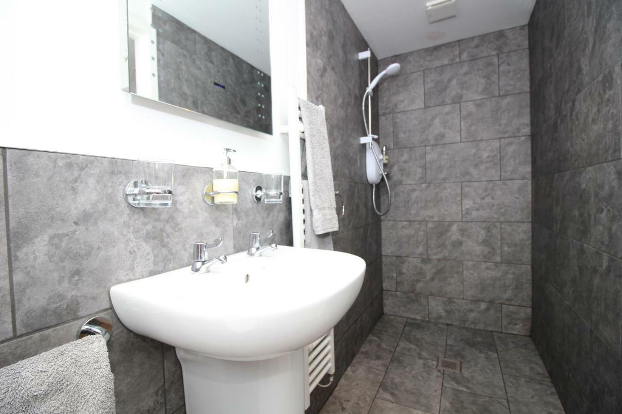 Beautiful Modern Apartment In Bath Zewnętrze zdjęcie
